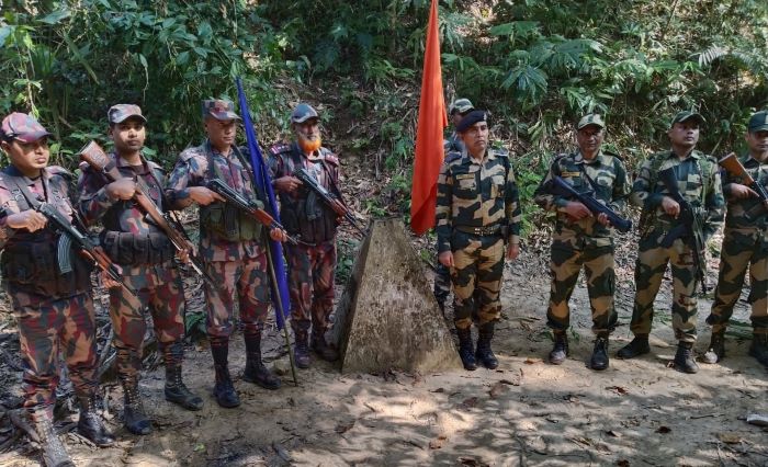 বড়লেখা সীমান্তে দিনমজুরের মরদেহ উদ্ধার || বিজিবি-বিএসএফ পতাকা বৈঠক