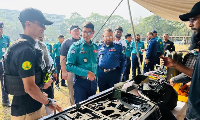 এসএমপির সিআরটি ও বোম্ব ডিসপোজাল ইউনিটের প্রশিক্ষণকালীন যৌথ মহড়া