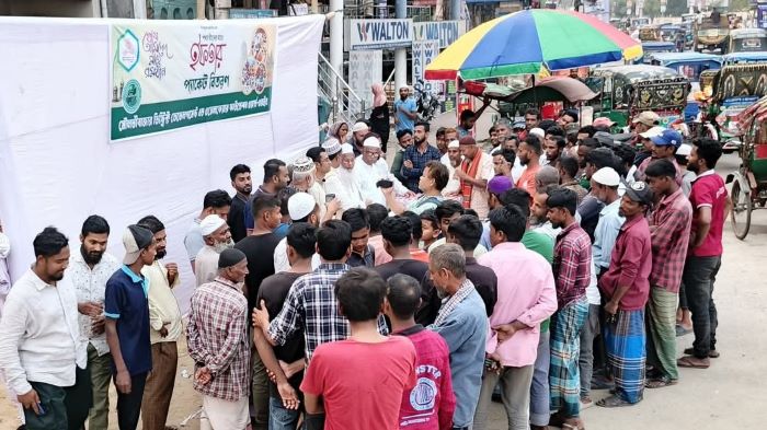 মৌলভীবাজার ডিস্ট্রিক্ট ডেভেলপমেন্ট ফাউন্ডেশনের ইফতার বিতরণ