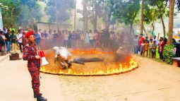 হবিগঞ্জ কৃষি বিশ্ববিদ্যালয়ে অগ্নি নিরাপত্তা নিশ্চিতকরণে বিশেষ অগ্নিনির্বাপণ মহড়া