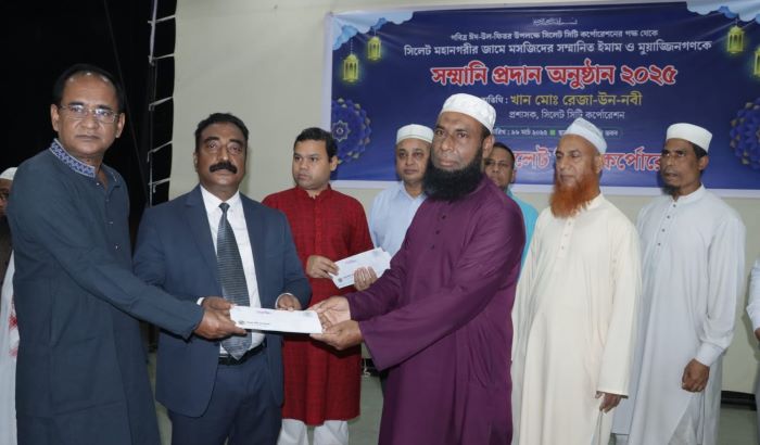 পবিত্র রমজান উপলক্ষে মহানগরীর ইমাম-মুয়াজ্জিনগণকে সম্মানী দিয়েছে সিসিক