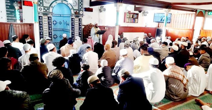 আনন্দঘন পরিবেশে ও যথাযথ ধর্মীয় মর্যাদায় ব্রিটেনের কার্ডিফে পবিত্র ঈদুল ফিতর উদযাপন
