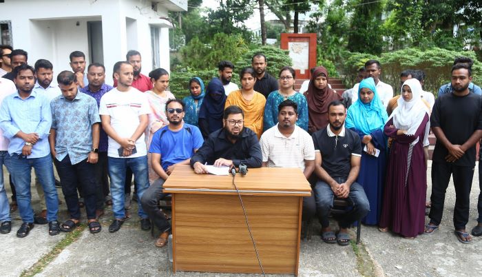 সিলেট মেডিক্যাল বিশ্ববিদ্যালয়ে বেতন-ভাতা বঞ্চিতরা উপাচার্যকে সময় বেঁধে দিলেন ৪৮ ঘণ্টা