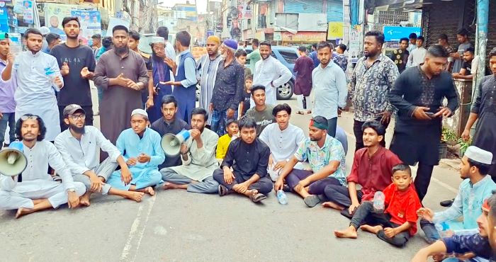 আওয়ামী লীগকে নিষিদ্ধ ঘোষণার দাবিতে মৌলভীবাজারে ছাত্র-জনতার বিক্ষোভ
