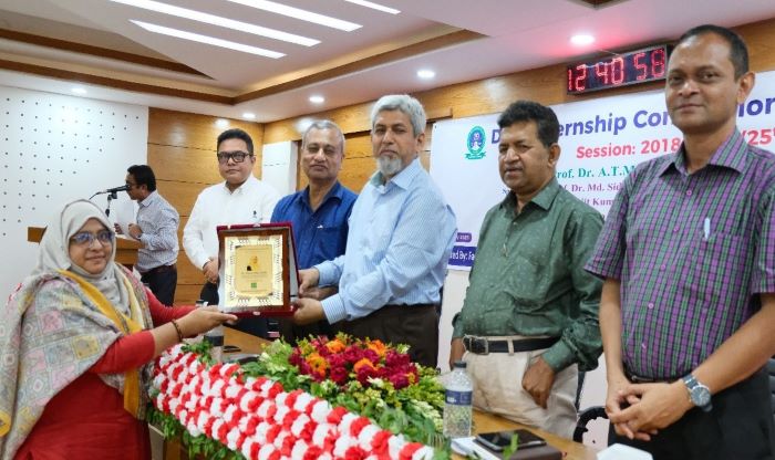 প্রাণিজ আমিষের উৎপাদন ও সরবরাহ নিশ্চিত করতে কাজ করে যাচ্ছেন ভেটেরিনারিয়ানরা
