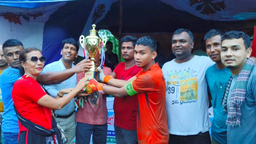 জুড়ীতে খাসিয়া জনগোষ্ঠীর ফুটবল টুর্নামেন্টে মুরইছড়া খাসিয়াপুঞ্জি চ্যাম্পিয়ন