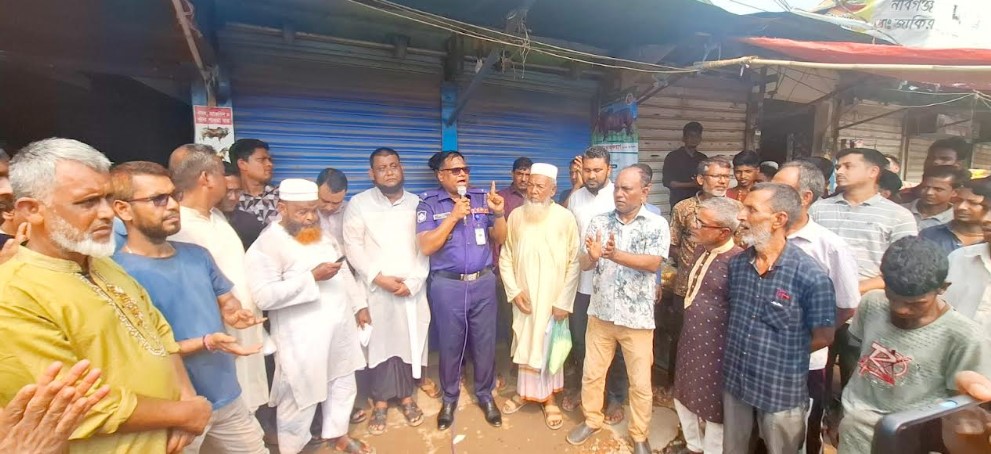 নবীগঞ্জে মাদকসেবী ও চাঁদাবাজদের বিরুদ্ধে মানববন্ধন করলেন ব্যবসায়ীরা