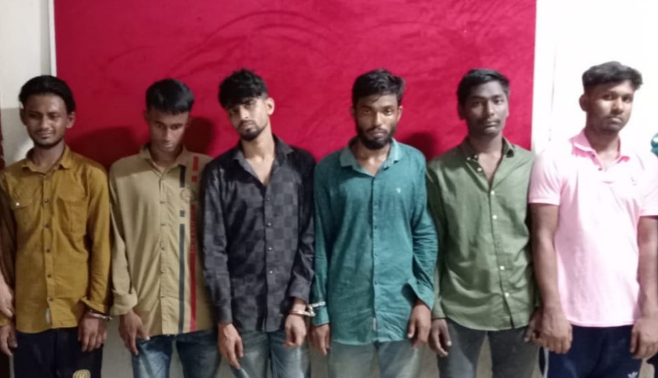 মহানগরীতে ডাকাতির প্রস্তুতিকালে দেশীয় অস্ত্র সহ ৬ ডাকাত গ্রেফতার