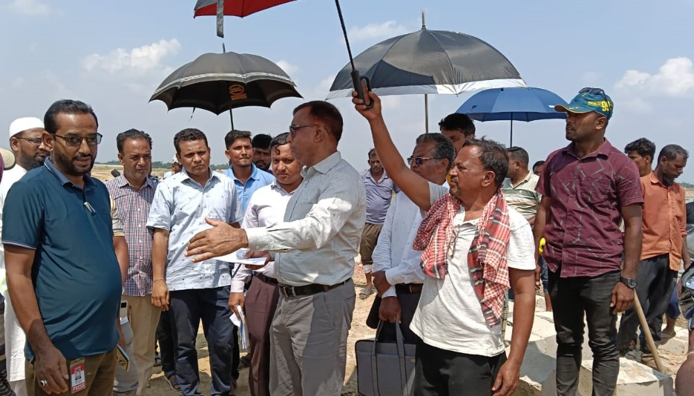 শাল্লায় বেড়িবাঁধ নির্মাণ কাজের গতি বৃদ্ধি করতে নির্দেশ দিলেন অতিরিক্ত সচিব