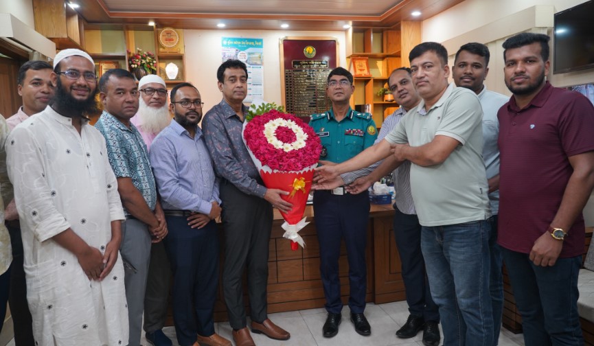 অতিরিক্ত আইজিপি হিসেবে পদোন্নতি লাভে ফুলেল শুভেচ্ছায় সিক্ত পুলিশ কমিশনার