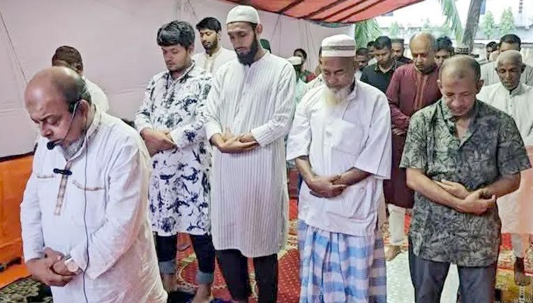 মৌলভীবাজারে কঠোর নিরাপত্তায় একদিন আগেই ঈদুল আযহার জামাত