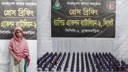 ব্রাহ্মণবাড়িয়ায় ১৫৭ বোতল ইসকফ সিরাপ সহ এক নারীকে গ্রেফতার করলো র‌্যাব