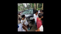জকিগঞ্জে বিয়ের গাড়ির সাথে টমটমের সংঘর্ষে আহত এক শিশু মারা গেছে