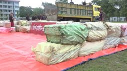 সিলেটে বালুর নিচে চাপা ভারতীয় কসমেটিক্স সহ সাড়ে ৩ কোটি টাকার পণ্য আটক