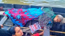 মধ্যনগরে যাত্রীবাহী ট্রলার ডুবিতে প্রাণ হারিয়েছেন এক নারী