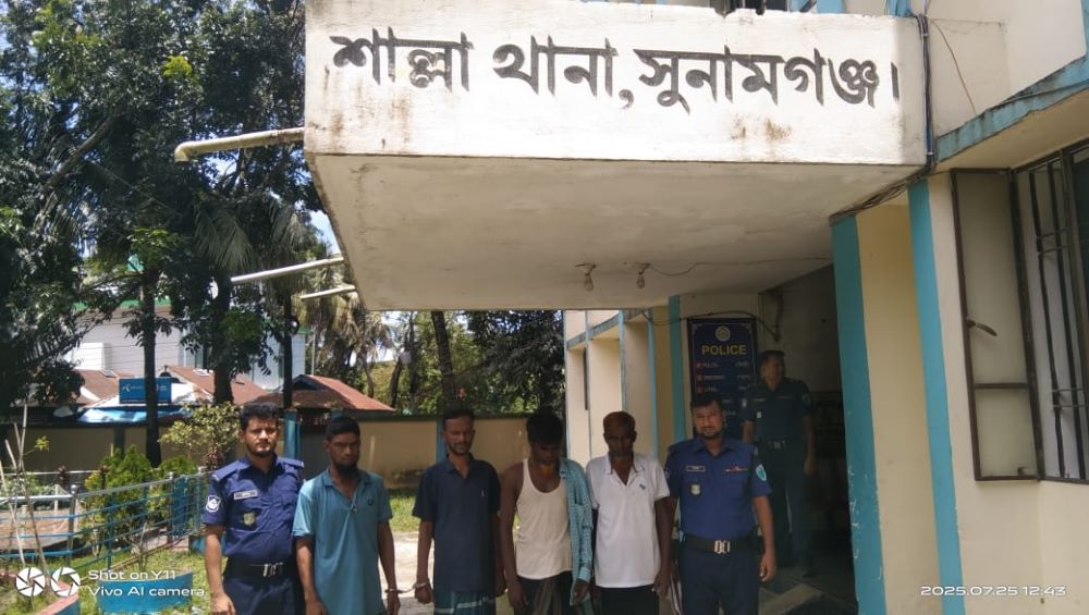 শাল্লায় পুলিশের অভিযানে ৪ জুয়ারি ও পরোয়ানাভুক্ত ১ আসামি গ্রেফতার