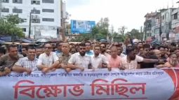 আইনশৃঙ্খলা পরিস্থিতির অবনতিতে সুনামগঞ্জে স্বেচ্ছাসেবক দলের বিক্ষোভ