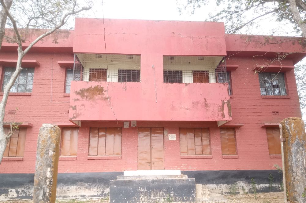 মধ্যনগরে চামরদানী ইউনিয়ন স্বাস্থ্য ও পরিবার কল্যাণ কেন্দ্রে তালা