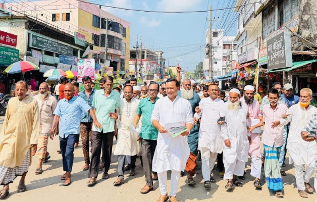 দিরাই বাজারে গণসংযোগ ও লিফলেট বিতরণ করলেন পাবেল চৌধুরী
