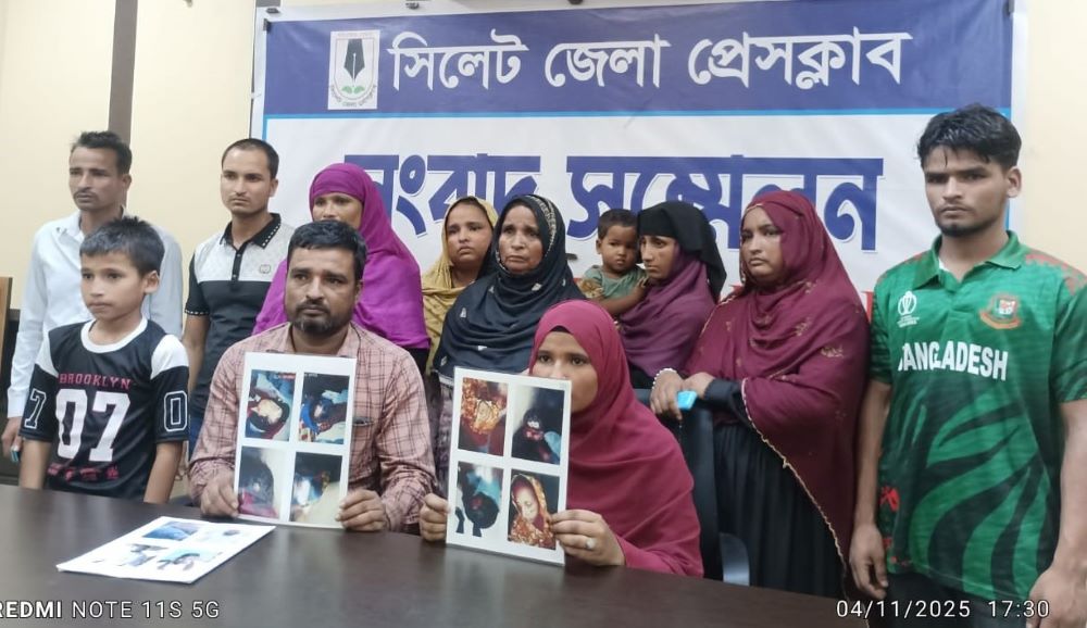 আওয়ামী লীগের সন্ত্রাসীদের হুমকিতে বাড়িঘর ছাড়া কৃষক পরিবার