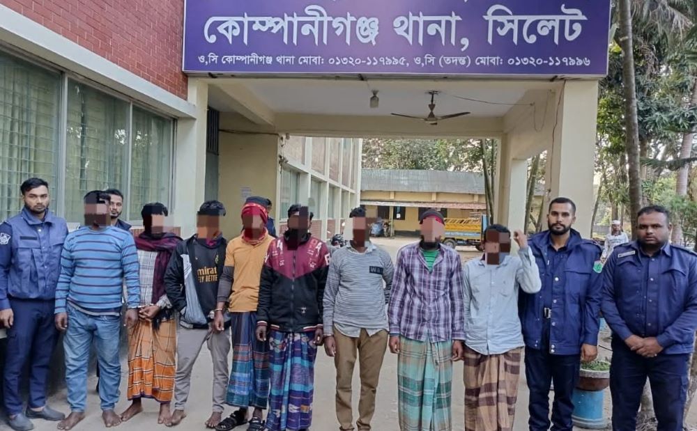 কোম্পানীগঞ্জে অবৈধভাবে বালু-পাথর উত্তোলনকালে গ্রেফতার ৮