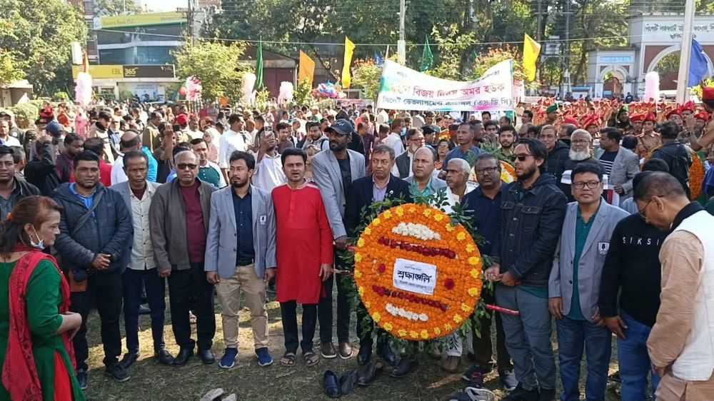 বিজয় দিবসে বীর শহীদদের বিনম্র শ্রদ্ধা জানালো জেলা প্রেসক্লাব
