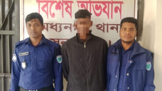 মধ্যনগরে পুলিশের ডেভিলহান্ট অভিযানে যুবলীগ সদস্য গ্রেফতার