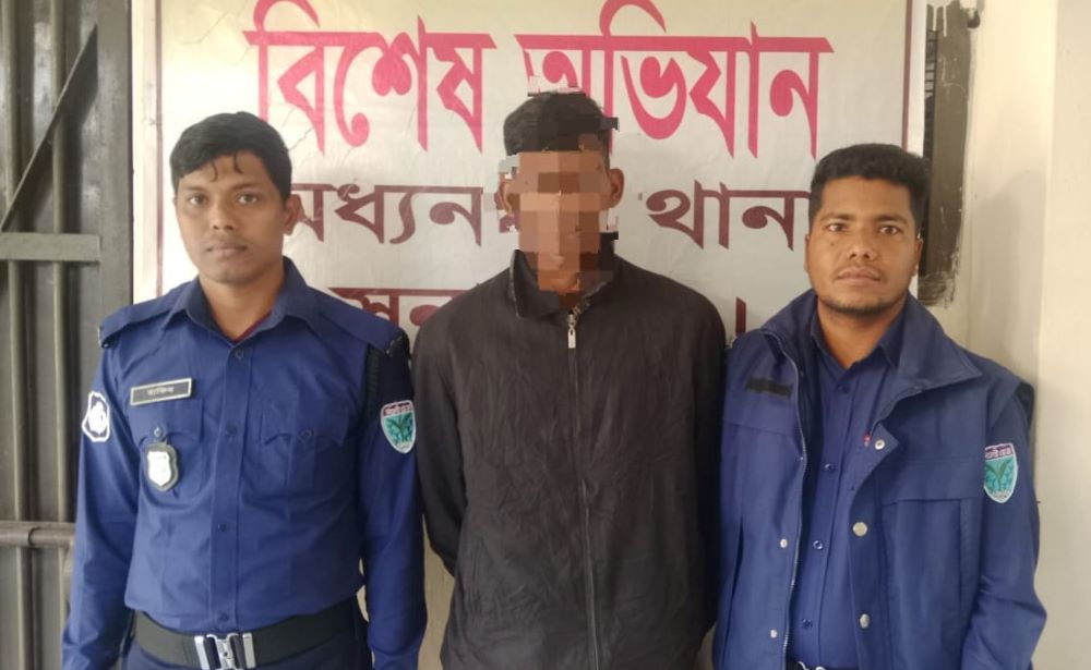 মধ্যনগরে পুলিশের ডেভিলহান্ট অভিযানে যুবলীগ সদস্য গ্রেফতার
