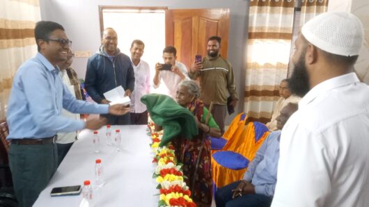মধ্যনগরে এসপি রায় ফাউন্ডেশনের উদ্যোগে শীতবস্ত্র বিতরণ