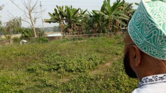 নির্বাচনে জিতে বাবাসহ স্বজনদের কবর জিয়ারত করলেন মালিক