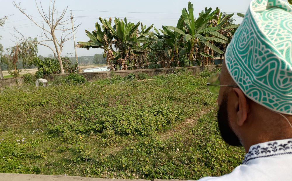 নির্বাচনে জিতে বাবাসহ স্বজনদের কবর জিয়ারত করলেন মালিক