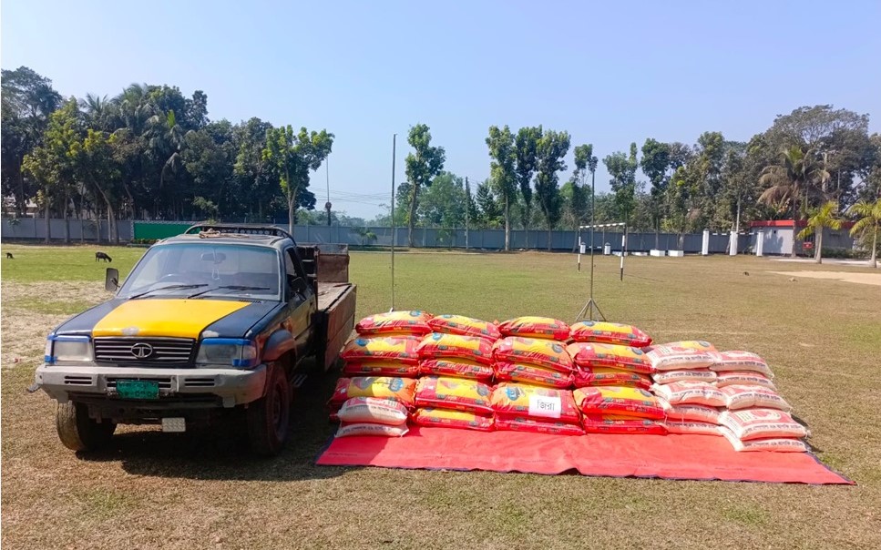 র‌্যাব ও বিজিবি নাসিরনগরে উদ্ধার করেছে ৪২ লাখ টাকার ভারতীয় পণ্য