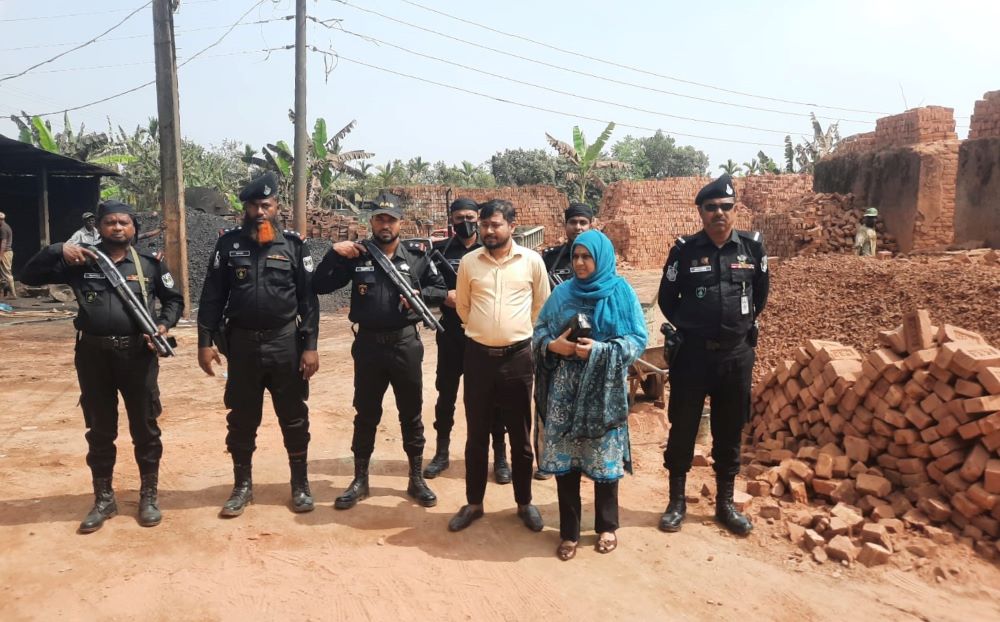 সিলেটে র‌্যাব ও পরিবেশ অধিদপ্তরের অভিযানে ৪ লাখ টাকা জরিমানা আদায়