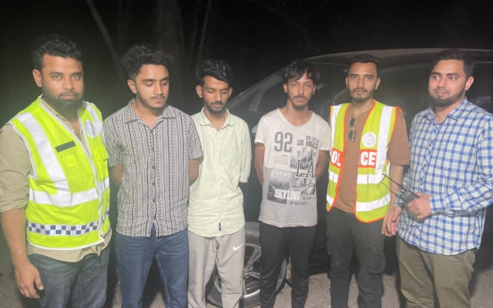 পেট্রোল পাম্প কর্মচারীকে ছুরিকাঘাত মামলার ৩ আসামি গ্রেফতার
