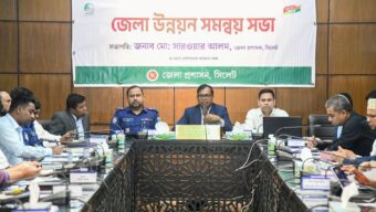 পর্যটকদের সুবিধার্থে ভাঙা রাস্তা দ্রুত মেরামতের নির্দেশ জেলা প্রশাসকের
