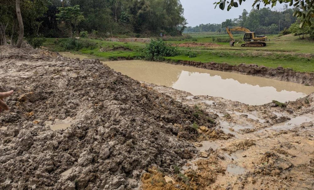 Two Fined and Made to Sign Bonds for Cutting Soil from Hills and Farmland