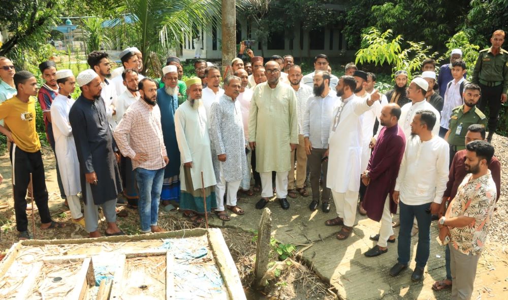 মহানগরীর সুবিধাবঞ্চিত এলাকায় গিয়ে জনদুর্ভোগ দেখলেন সিসিক প্রশাসক