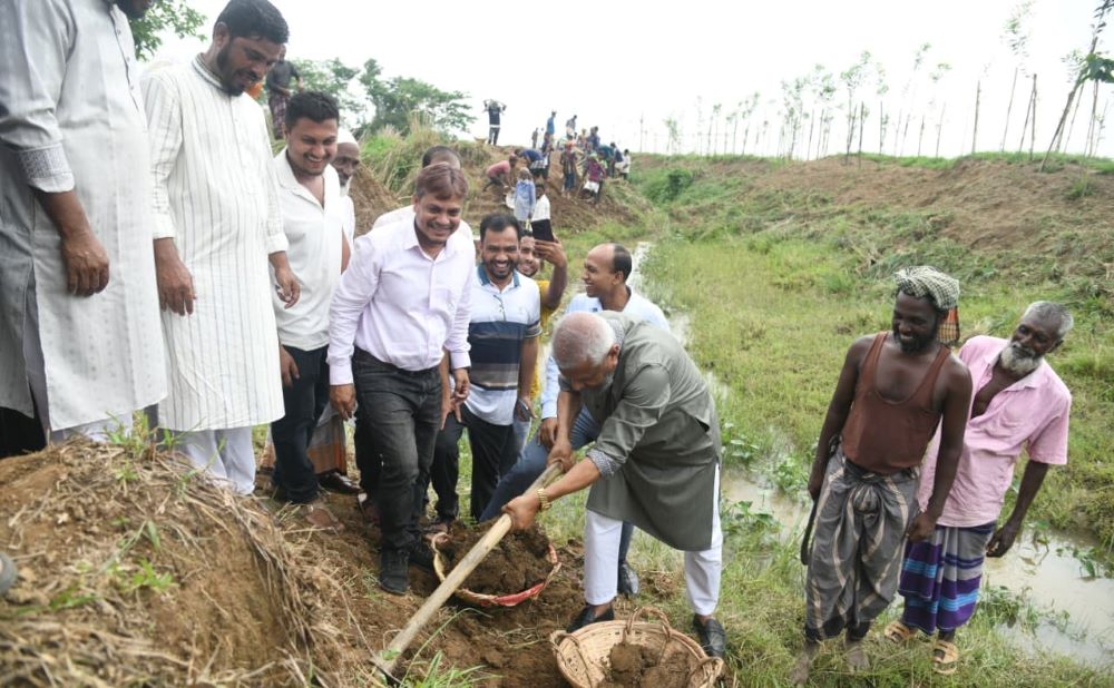 খাল খননে অর্থনৈতিকভাবে লাভবান হবেন কৃষকরা : শ্রমমন্ত্রী আরিফ