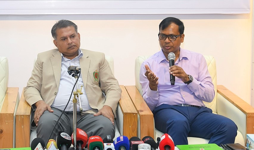 বিভাগীয় ও জেলা প্রশাসনের ভূমিসেবা মেলা উপলক্ষে সংবাদ সম্মেলন