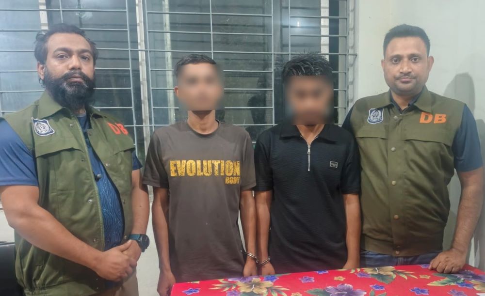 কোম্পানীগঞ্জে ৬০০ ইয়াবা সহ ২ জনকে গ্রেফতার করেছে সিলেট জেলা ডিবি