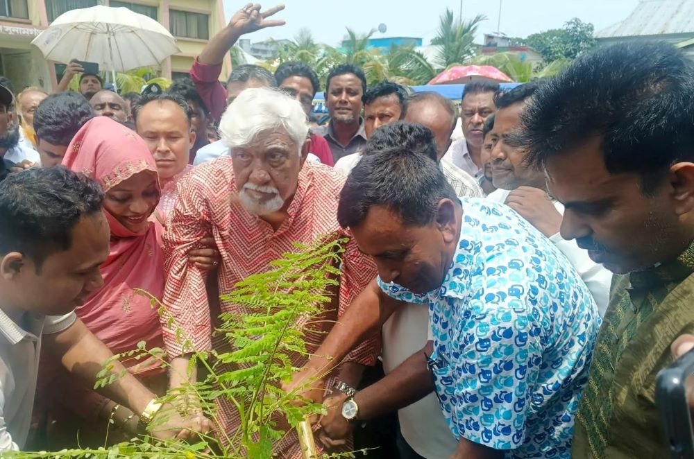 জলবায়ুর ঝুঁকি মোকাবিলায় গাছ লাগানোর আহ্বান নাছির উদ্দিন চৌধুরীর