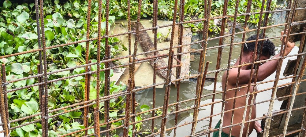 শাল্লায় মডেল মসজিদ নির্মাণে অনিয়মের অভিযোগ || প্রকৌশলী ছাড়াই চলছে কাজ