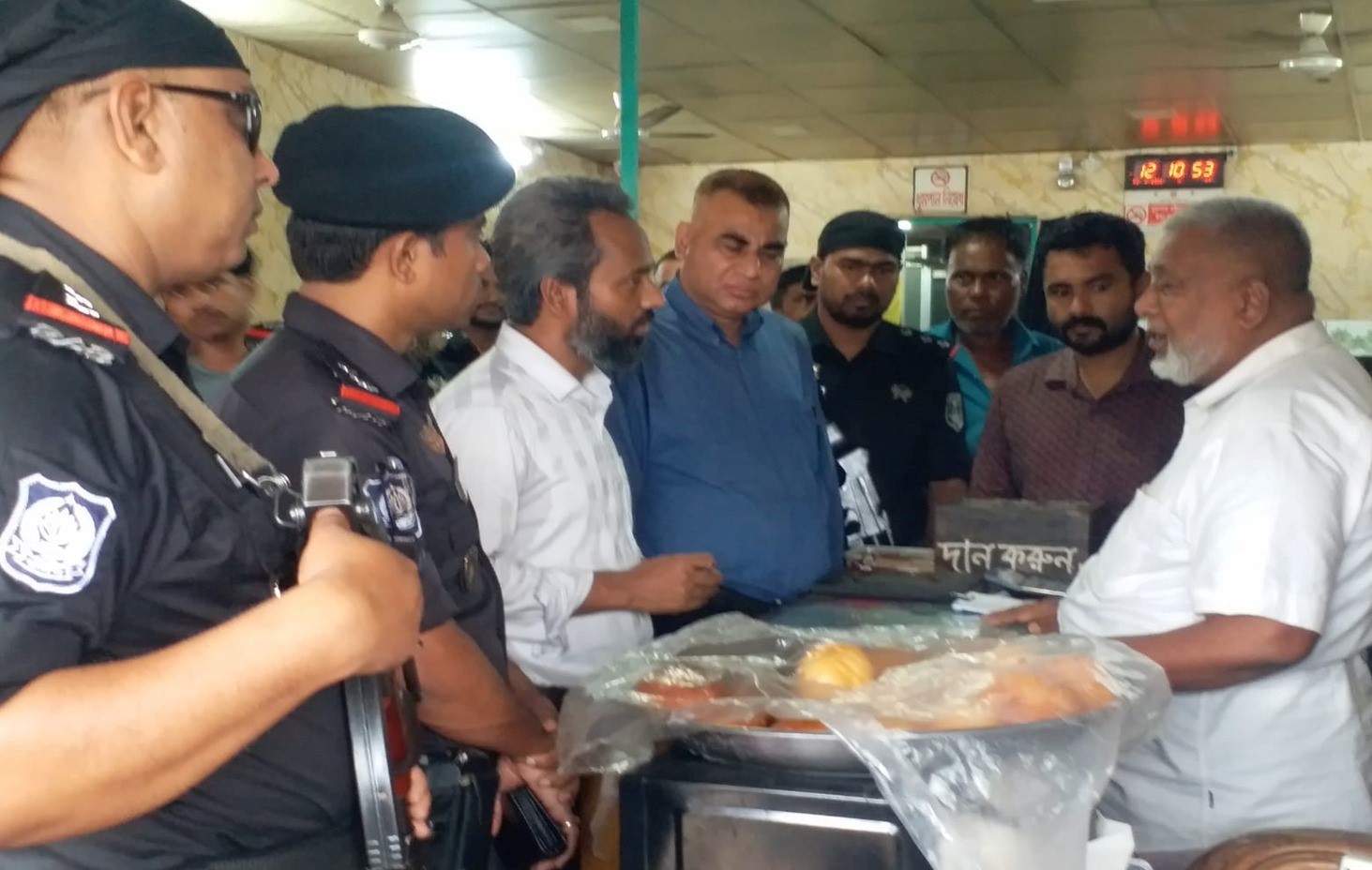 বিশ্বম্ভরপুর ও কমলগঞ্জে প্রশাসন ও র‌্যাবের অভিযানে ৬০ হাজার টাকা জরিমানা