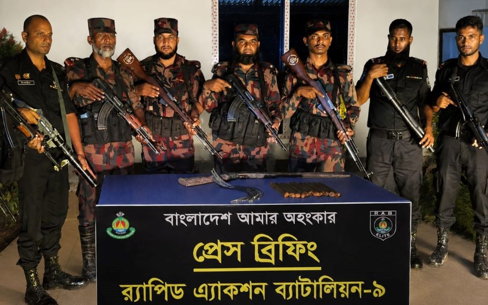 জকিগঞ্জে র‌্যাব-বিজিবির অভিযানে বিদেশী ওয়ান শ্যুটার গান ও বিস্ফোরক উদ্ধার