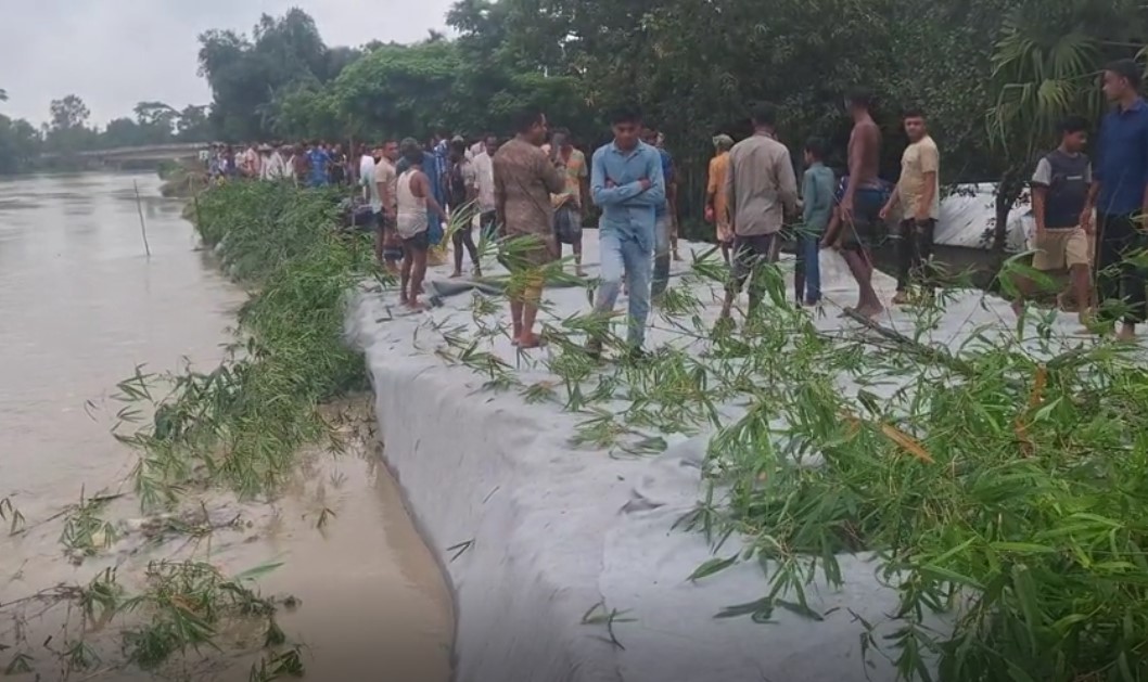 টানা বৃষ্টি ও পাহাড়ি ঢলে হবিগঞ্জে খোয়াই বাঁধে ভাঙ্গন || কয়েকটি গ্রাম প্লাবিত