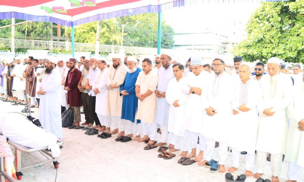 আব্দুস সাত্তার ও সুরাইয়া বেগমের জানাজায় মানুষের ঢল || দাফন সম্পন্ন