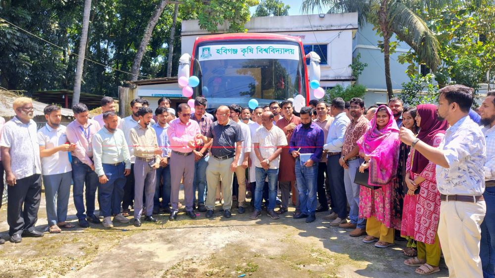 শিক্ষার্থীদের পরিবহন সুবিধায় হবিগঞ্জ কৃষি বিশ্ববিদ্যালয়ে বাস সেবা উদ্বোধন