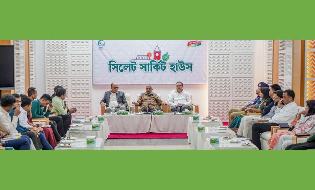প্রবাসীদের সমস্যা সমাধানে সরকার কূটনৈতিক চ্যানেলে চেষ্টা চালাচ্ছে : প্রবাসী কল্যাণমন্ত্রী