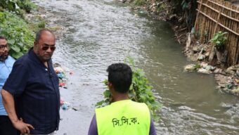 ফাজিলচিশতে টয়লেটের বর্জ্য ছড়ায় ফেলায় ৬ জনকে জরিমানা করলো সিসিক
