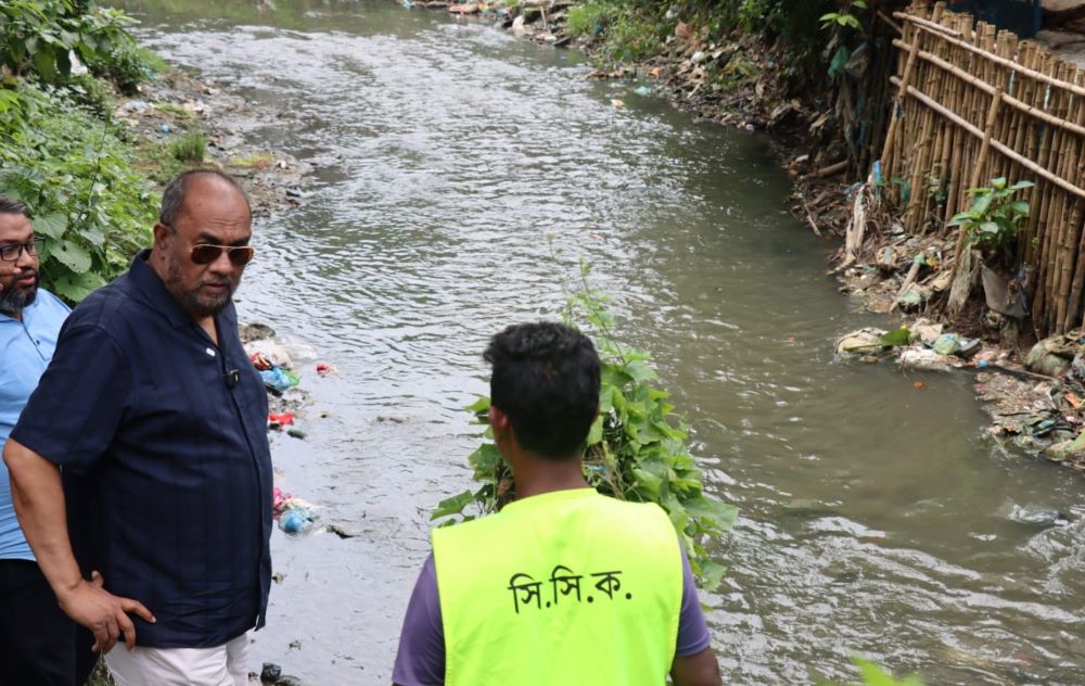 ফাজিলচিশতে টয়লেটের বর্জ্য ছড়ায় ফেলায় ৬ জনকে জরিমানা করলো সিসিক